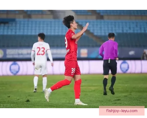 上港锋线迎新援随队冬训亚冠主力有望补强中锋位置